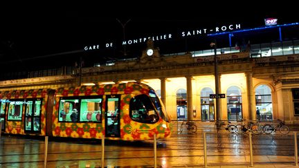 Le tram devant la gare de Montpellier (illustration). (DOMINIQUE ANDRE / BANQUE D'IMAGES MEDITERRANEENNE)