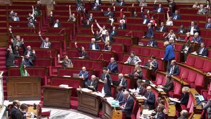 Assemblée nationale : les motions de censure de la Nupes et du RN examinées