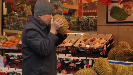 Mardi 5 février se déroule le Nouvel An chinois, l'année du cochon de terre. Direction le quartier asiatique de Paris, dans le 13e arrondissement, à quelques jours des festivités. (FRANCE 3)