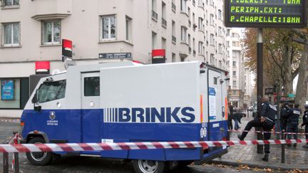 Un fourgon de la Brink's, le 29 novembre 2017 à Paris (illustration). (PIERRE VERDY / AFP)