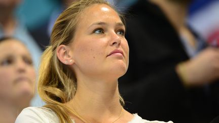 La mannequin&nbsp;Bar Refaeli lors du relais f&eacute;minin 4x200 m nage libre lors des JO de Londres, le 1er ao&ucirc;t 2012. (MARTIN BUREAU / AFP)