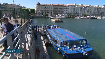 Eviter les embouteillages tout en profitant d’un trajet au paysage méditerranéen au fil de l’eau ? C’est la solution proposée par le nouveau bateau-bus reliant Sète et Mèze. #IlsOntLaSolution