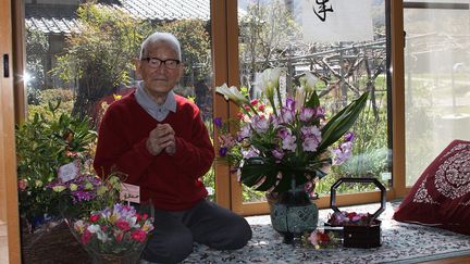 Jiroemon Kimura pose lors de son 114e anniversaire, le 19 avril 2011, &agrave;&nbsp;Kyotango (Japon). Le doyen de l'humanit&eacute; a d&eacute;sormais 116 ans. (HO NEW / REUTERS)