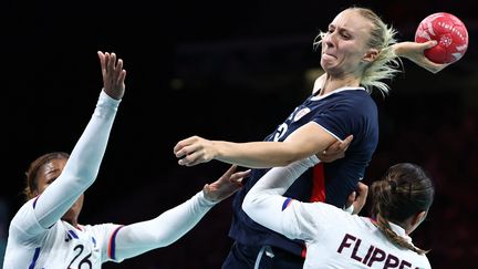 VIDEO. La cinglante défaite en finale des handballeuses françaises, qui perdent leur couronne olympique contre la Norvège aux JO 2024