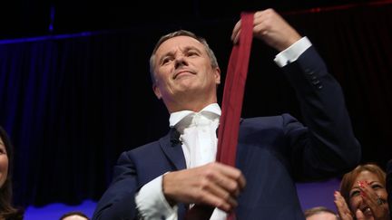 Nicolas Dupont-Aignan, candidat à la présidentielle de 2017, président de Debout la République, en meeting à la maison de la Chimie, à Paris, le 9 mars 2017.&nbsp;&nbsp;&nbsp; (?TATIF/WOSTOK PRESS / MAXPPP)