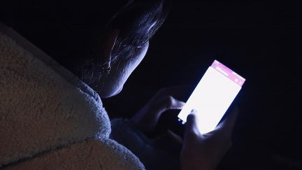 Il joue sur son téléphone toute la nuit et perd la vue (Cr&eacute;dits Photo : Pixabay / &copy; simarfrancois)