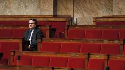 Le d&eacute;put&eacute; de Sa&ocirc;ne-et-Loire Thomas Th&eacute;venoud, le 28 novembre 2014 &agrave; l'Assembl&eacute;e nationale. (PATRICK KOVARIK / AFP)