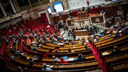 L'hémicycle de l'Assemblée nationale pendant la séance de questions au gouvernement, le 21 novembre 2023. (XOSE BOUZAS / HANS LUCAS / AFP)