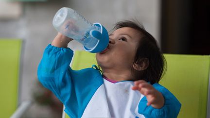 Pour Lactalis, le retrait des laits infantiles est "une mesure de précaution maximale" (photo d'illustration).&nbsp;
 (LECA)