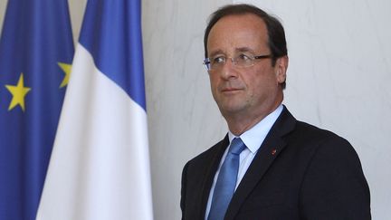 Fran&ccedil;ois Hollande sur le perron de l'Elys&eacute;e, le 25 juillet 2012. (CHESNOT / SIPA)