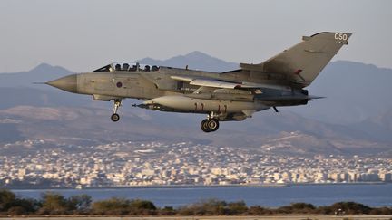 L'un des Tornados britanniques de retour de mission en Irak, le 30 septembre 2014 &agrave; Limassol (Chypre). (CPL NEIL BRYDEN RAF / CROWN COPYRIGHT 2014 / AFP)