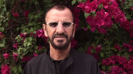 Ringo Starr dans un message vidéo à ses fans posté le 21 décembre 2014
 (Capture image Youtube)