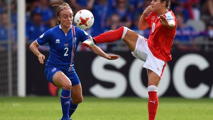  Sif Atladottir face à Ramona Bachmann (DANIEL MIHAILESCU / AFP)