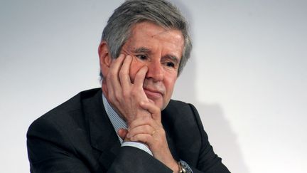 L'&eacute;conomiste Alain Minc, lors d'une conf&eacute;rence &agrave; Paris, le 5 janvier 2012. (ERIC PIERMONT / AFP)