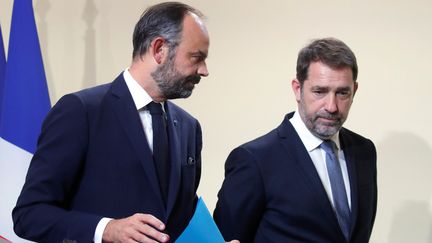 Le Premier ministre Edouard Philippe et Christophe Castaner, ministre de l'Intérieur, lors d'une conférence de presse sur l'immigration, à l'Hôtel Matignon, à Paris, le 6 novembre 2019. (CHARLES PLATIAU / POOL)