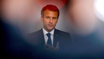 Emmanuel Macron prononce le discours de clôture de la convention nationale sur la santé mentale et la psychiatrie au ministère des Solidarités et de la Santé à Paris, le 28 septembre 2021. (GONZALO FUENTES / afp)