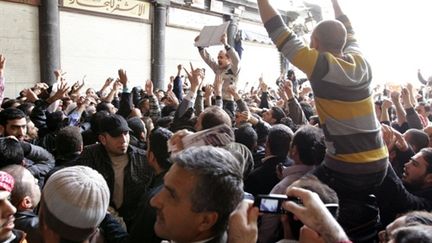 Des opposants dans la rue, le vendredi 25 mars 2011, à Damas près de la mosquée Omayades (PHOTO AFP / STR)