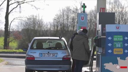 Un jour en France : chèque carburant, enseignants manquants, rendez-vous médicaux annulés... L'actualité du vendredi 27 janvier (France 2)