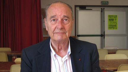 L'ancien pr&eacute;sident de la R&eacute;publique Jacques Chriac, &agrave; Sarran (Corr&egrave;ze), le 26 juillet 2012. (THIERRY ZOCCOLAN / AFP)