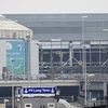 La façade de l'aéroport de Bruxelles, à Zaventem (Belgique), le 22 mars 2016, près le double-attentat suicide perpétré dans le hall des départs. (DIRK WAEM / BELGA / AFP)