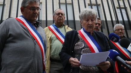 Annick Gombert devant la préfecture de l'Indre, à Châteauroux, jeudi 11 octobre. (THIERRY ROULLIAUD / MAXPPP)