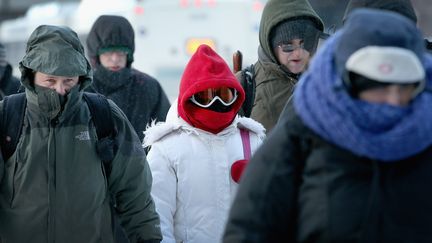 A Chicago (Illinois), le 6 janvier 2013, chacun se prot&egrave;ge comme il peut. Thermom&egrave;tre -26&deg;C (SCOTT OLSON / GETTY IMAGES NORTH AMERICA)