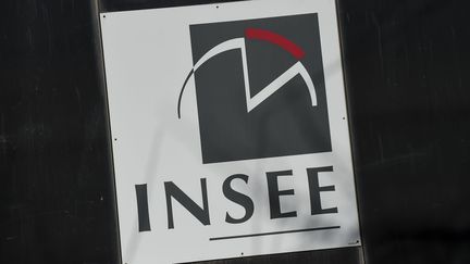 Le logo de l'Insee sur le bâtiment nantais de l'Insee, le 27 mars 2019. (SEBASTIEN SALOM GOMIS / SIPA)