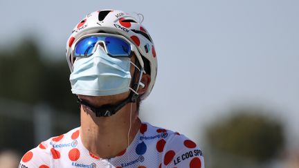 Le Français Benoît Cosnefroy, membre de l'équipe AG2R La Mondiale et portant le maillot à pois du meilleur grimpeur, qui attend la 8e étape du Tour de France 2020, le 5 septembre 2020 (photo d'illustration). (KENZO TRIBOUILLARD / AFP)