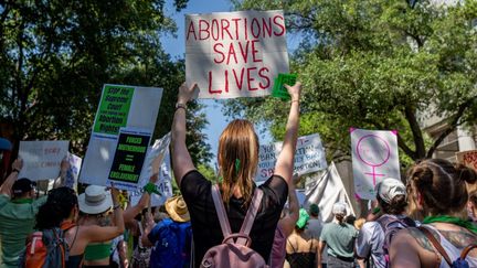 Une manifestation pour le droit à l'avortement, le 14 mai 2022, à Austin (Texas, Etats-Unis). (BRANDON BELL / GETTY IMAGES NORTH AMERICA / AFP)