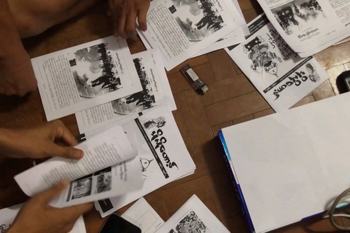 Cette capture d'écran provenant d'une vidéo AFPTV, prise le 10 avril 2021, montre une newsletter clandestine pour diffuser l'information de ce qui se passe à Yangon (anciennement Rangoun, la plus grande ville du Myanmar, ex-Birmanie).&nbsp; (AFPTV / AFP)