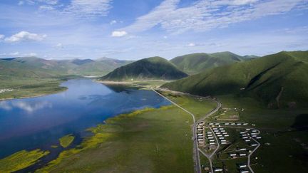 Photo aérienne du lac de Taiyang dans la province du Sichuan en Chine. (JIANG HONGJING / XINHUA)