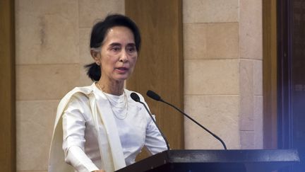 La conseillère d'Etat de la Birmanie,&nbsp;Aung San Suu Kyi, à Rangoun, le 26 février 2017. (YE AUNG THU / AFP)