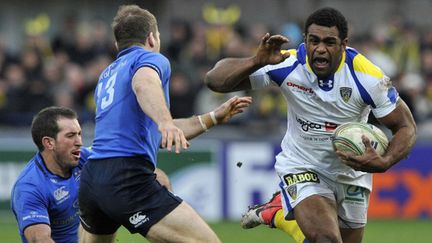 Napolioni Nalaga en pleine charge face au Leinster