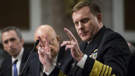 



L'amiral&nbsp;Michael Rogers (à droite) avec d'autres responsables du renseignement&nbsp;à Washington, jeudi 5 janvier 2017.






 (SAMUEL CORUM / ANADOLU AGENCY / AFP)