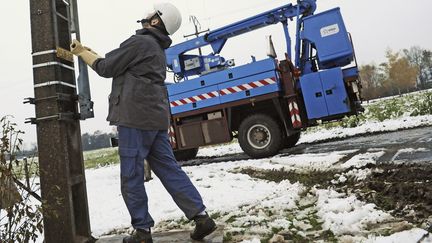 Jusqu'&agrave; 40 000 foyers ont &eacute;t&eacute; priv&eacute;s d'&eacute;lectricit&eacute; dimanche 24 novembre 2013 en Loz&egrave;re, et dans une moindre mesure dans le Cantal et la Haute-Loire. (MAXPPP)