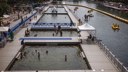 Le Bassin de la Villette à Paris, le 10 juillet 2023. (YOAN VALAT / EPA)