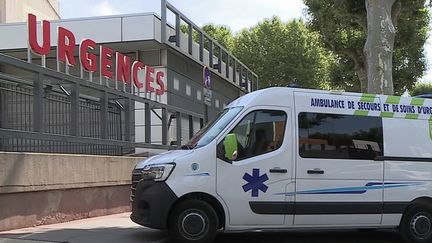 À l'hôpital de Narbonne (Aude), le flux de patients Covid a considérablement augmenté ces derniers jours.&nbsp; (CAPTURE ECRAN FRANCE 2)