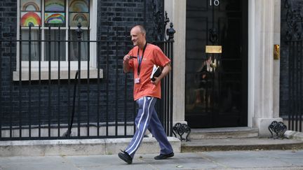 Dominic Cummings, conseiller spécial de Boris Johnson, quitte les bureaux du Premier ministre britannique, à Londres, le 24 mai 2020. (ISABEL INFANTES / AFP)