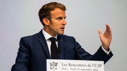 &nbsp;Le président de la République, Emmanuel Macron, le 16 septembre 2021. (XOSE BOUZAS / HANS LUCAS / AFP)