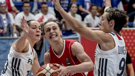 Les Bleues se sortent du piège serbe (MARTIN DIVISEK / EPA)