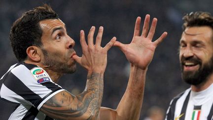 Carlos Tevez heureux avec Andrea Pirlo