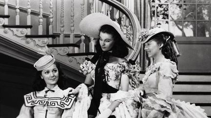 Ann Rutherford (à gauche) avec Vivien Leigh et Evelyn Keyes dans Autant en emporte le vent.
 (Selznick/MGM / The Kobal Collection)