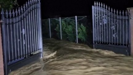 Eurozapping : deux personnes disparues dans des inondations en Italie