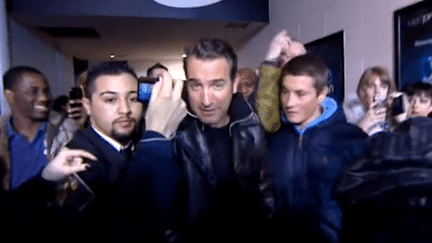 Jean Dujardin dans la foule de l&#039;avant-première des &quot;Infidèles&quot; à Lille
 (France3/culturebox)