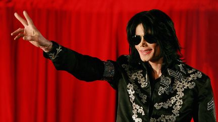 Michael Jackson donne une conf&eacute;rence de presse &agrave; Londres (Royaume-Uni), le 5 mars 2009. (CARL DE SOUZA / AFP)