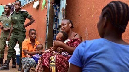 Dans la section femmes de la prison de la Maison d'Arrêt et de Correction de Ouagadougou (Maco), 13 nourrissons et jeunes enfants vivent avec leurs mères. (ISSOUF SANOGO / AFP)