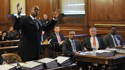 L'avocat de Nafissatou Diallo, Kenneth Thompson prend la parole devant la Cour supr&ecirc;me du Bronx, &agrave;&nbsp;New York (Etats-Unis), le 28 mars 2012. (STAN HONDA / AFP)