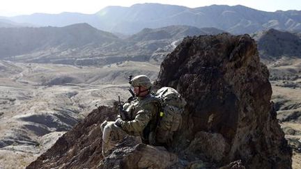 Un soldat américain posté en surveillance près de la ville de Walli Was dans la province de Paktika, près de la frontière avec le Pakistan, le 4 novembre 2012. (Reuters - Goran Tomasevic)