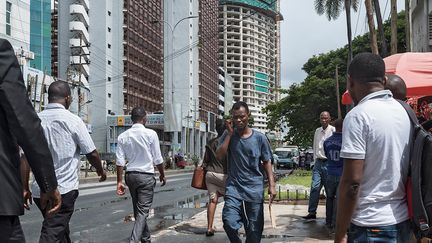 Lauréat du Prix HCB en 2017 avec Museum of the Revolution, Guy Tillim s’est attaché, avec cette série réalisée dans les rues de treize villes de onze pays africains, à observer les effets de la décolonisation. Il "s’intéresse ici à l’espace urbain comme à une zone d’inscription où transparaissent les traces du passé colonial et où s’affirment les nouvelles orientations politiques", ajoute Clément Chéroux, membre du jury du prix HCB. (GUY TILLIM, COURTESY OF STEVENSON, CAPE TOWN AND JOHANNESBURG)