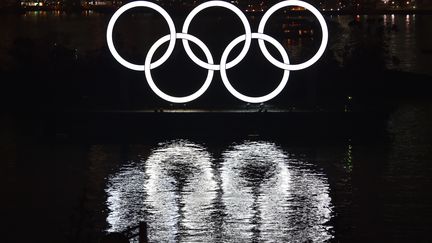 Les anneaux olympiques, à Tokyo. (KAZUHIRO NOGI / AFP)